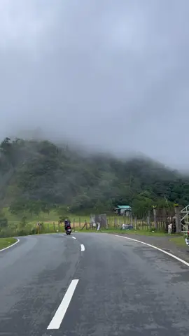 credits pala sa malufet na kuha @avifrey labyusomats na!! #foggyride #quezonride #infantaquezon #wheninquezon #nature 