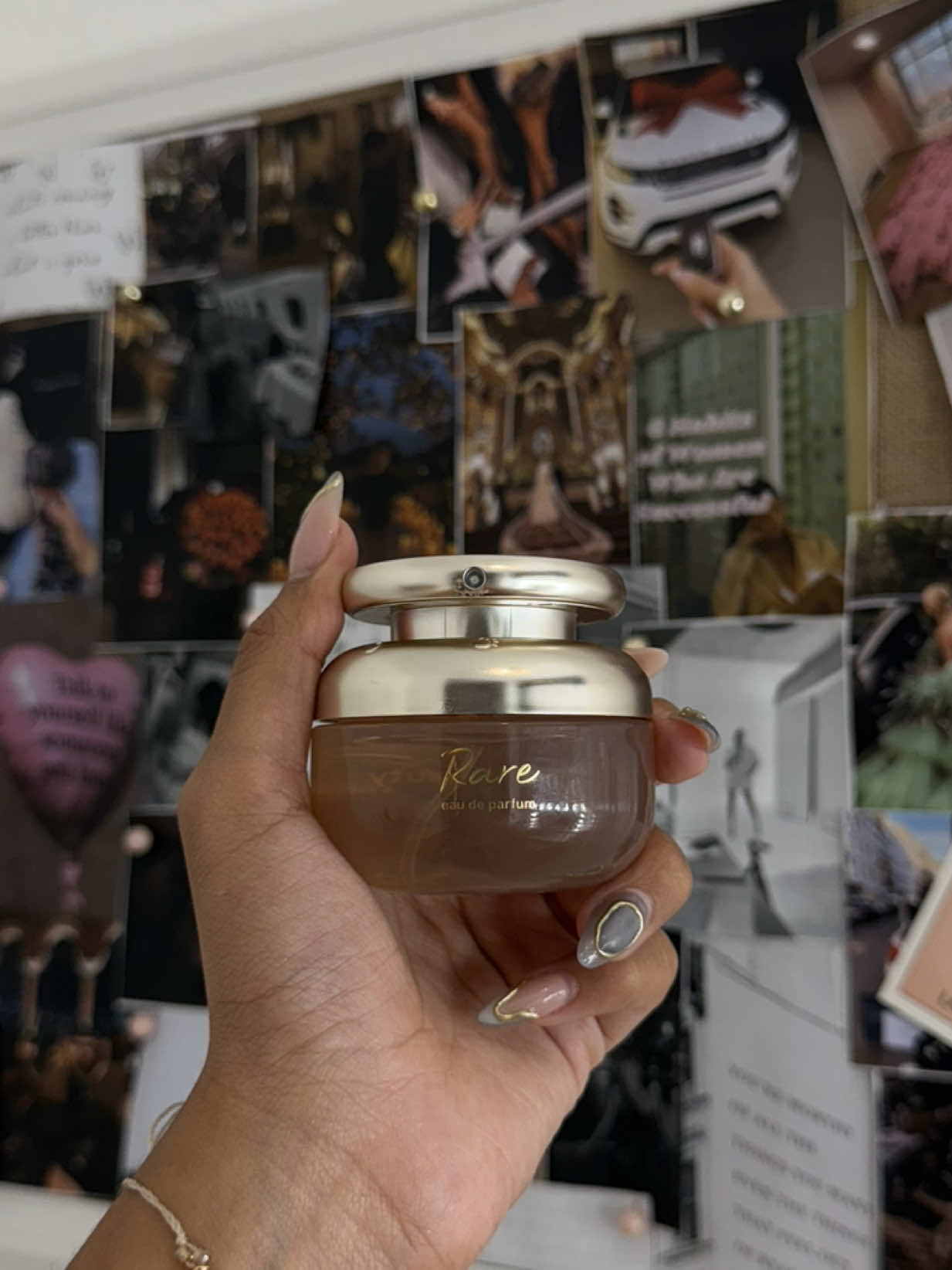 Obsessed with Sel’s new fragrance 😍✨💕 if you know me I ALWAYS LOVE TO SMELL GOOD so this is a must for my fragrance collection! @Rare Beauty @Selena Gomez #rarebeauty #rarebeautyperfume #rarebeautyeaudeparfum #fragarance #vanillaperfume 