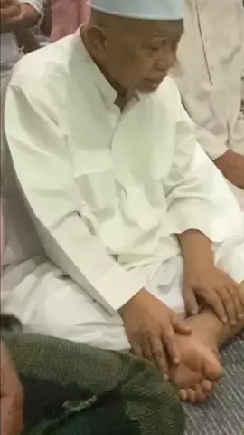 Dokumentasi 18 Juli 2025. Doa Abuya Thoyfur kepada jamaah Majlis Birrul Walidain. Sugeng tindak yai, Suwargi langgeng 🤲🥹🥹 #abuyathoifurmawardi 