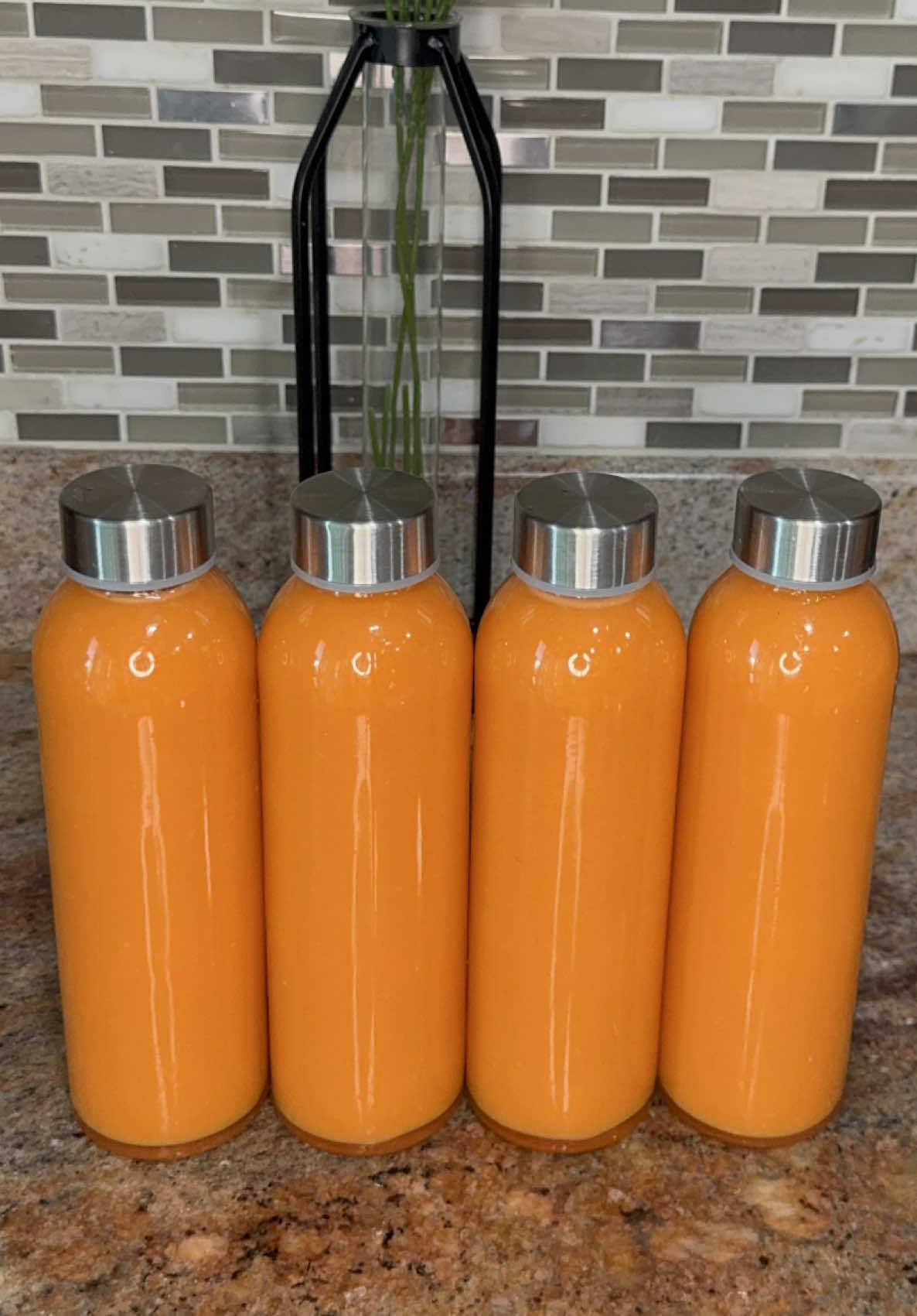 Cold pressed juice 🥕🍏🍋‍🟩🫚🍊 #freshjuice #coldpressedjuice #natural #homemade #healthyrecipes 