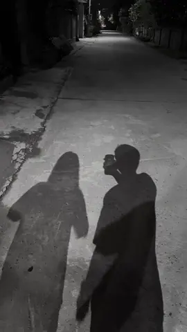 Dưới ánh đèn đường có hai chiếc bóng, 1 là anh 2 là của anh #couple #Love #đutrendtiktok #viral 