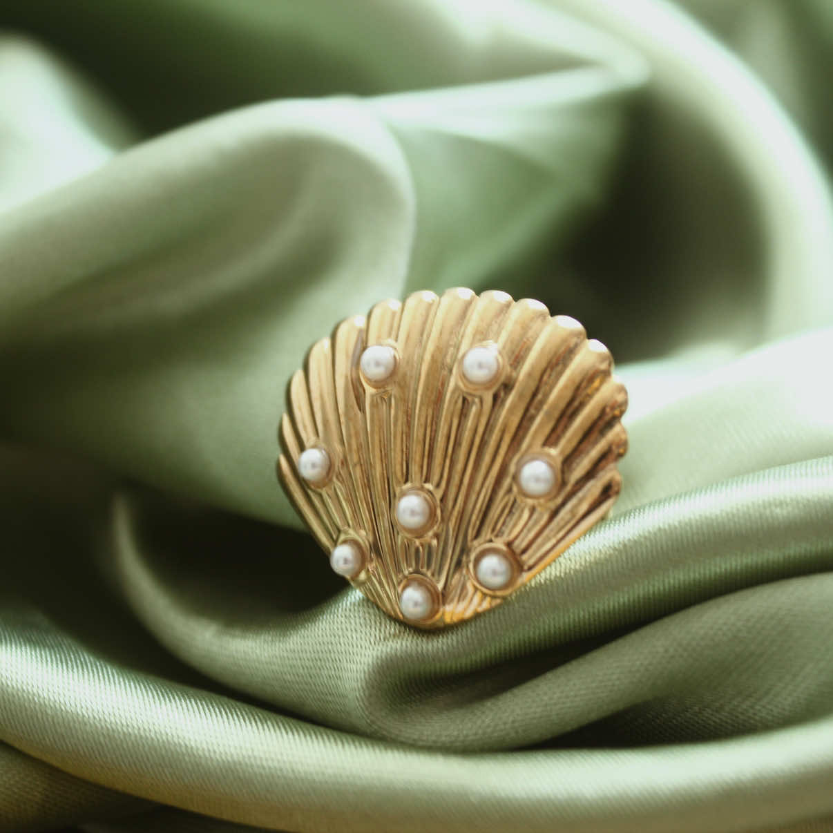 POV: She’s an IT girl. #rings #chic #vintage #gems #girlcore  