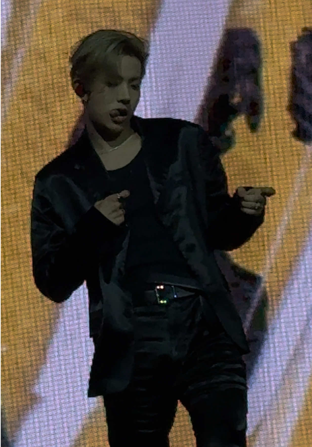 Just for fun, don’t take it too serious and don’t be mean!!! He’s always like this, his energy is amazing🥹 Concerts were so good I’m never going to shut up about this🥰 #walk_the_line_world_tour 