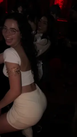 Que caos mano, essa festa do peixinho foi o suco do entretenimento 