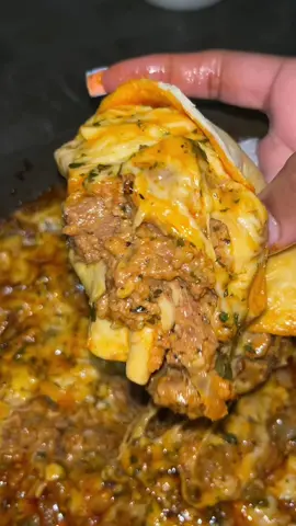 You still haven’t made these Chorizo Tortillas yet? Let me fix you a plate. #homecooking #chorizo #EasyRecipe #cheese #trending 