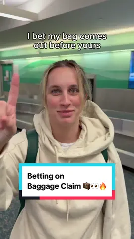 Betting on baggage claim is the best airport activity 🤝👀🧳 #airport #challenge #couple 