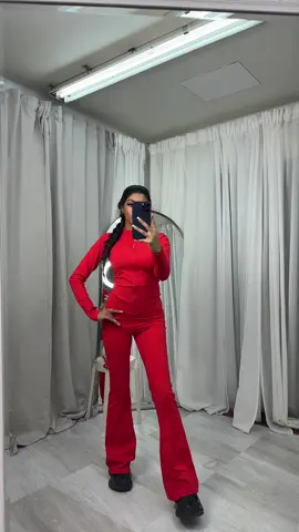 Scrunch bum flared bottoms active wear gym set. #activewearfashion #flares #bottoms #gymset 