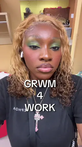 grwm 4 work 💚let’s get this to a million likes so I can buy a new tent to live in #grwm #makeup #makeuptutorial #grwmmakeup #sarahalyssa