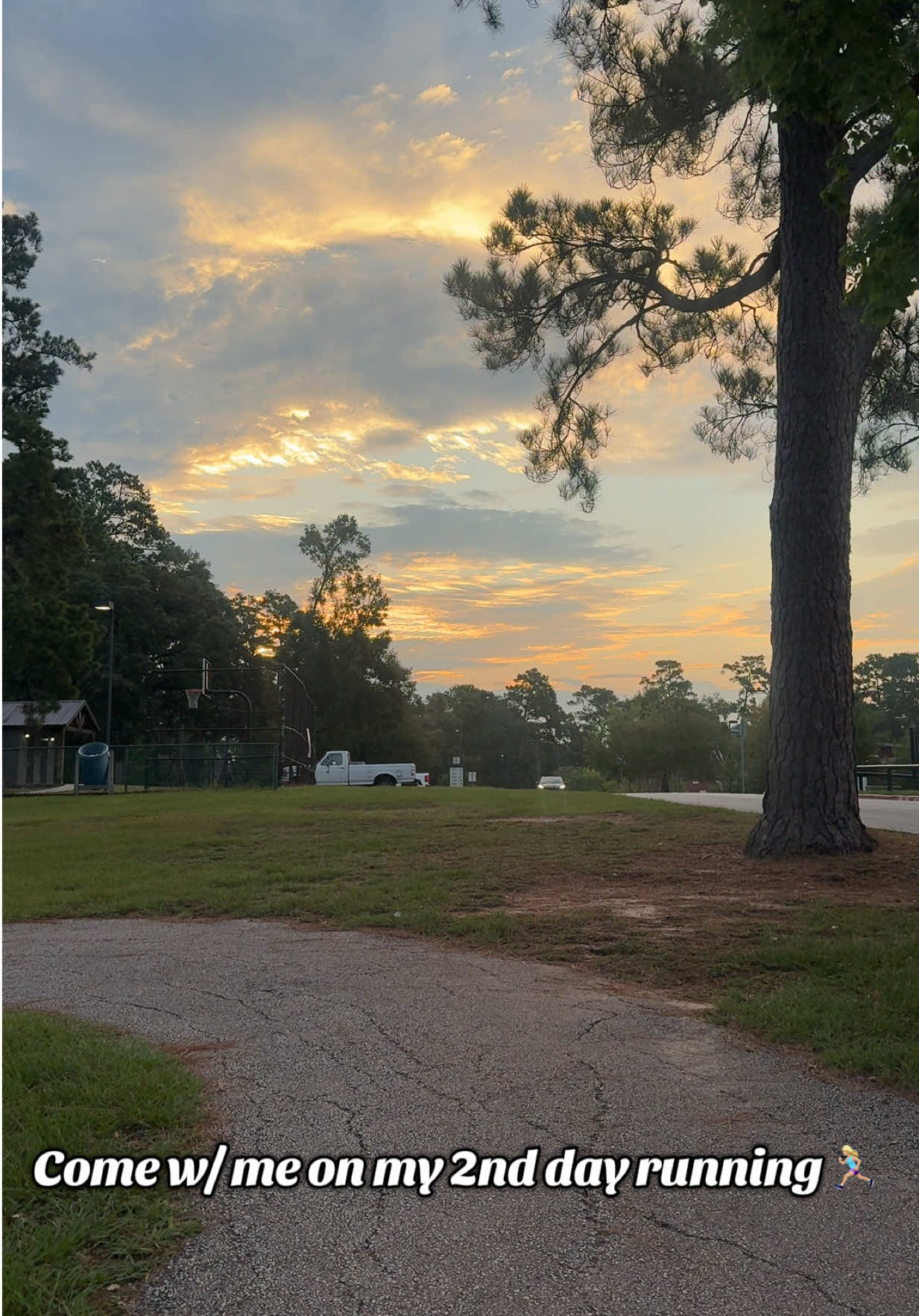 Who is she?? Running two days in a row 🤯 #comewithme #correr #runwithme #cardio #morningroutine 