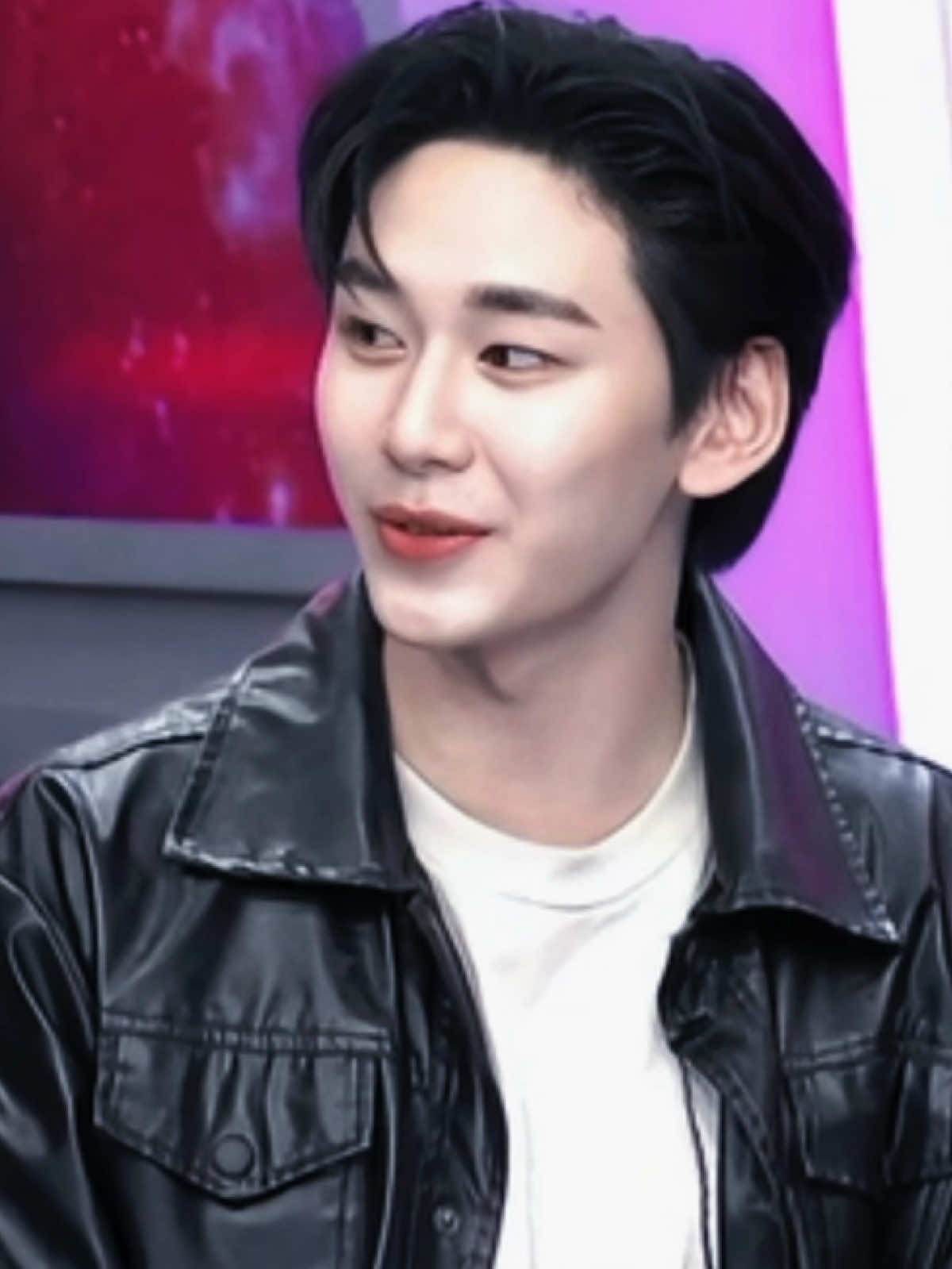 อยากขอบคุณอะไรก็ตามที่ทำให้ได้มาเจอแล้วก็รู้จักเอตั้น เอาจริงๆแอบโกรธตัวเองที่ไม่รู้จักตั้นให้เร็วกว่านี้ พี่ขอโทษที่เจอหนูช้าไปนะคะคนเก่ง ถึงแม้ว่าจะไม่ได้อยู่ด้วยในช่วงแรก แต่หลังจากนี้พี่สัญญาว่าจะรักแล้วก็ซัพพอร์ตตั้นให้สมกับความทุ่มเทและความตั้งใจของหนู เท่าที่แฟนคลับคนหนึ่งจะทำได้ พี่ขอให้หนูได้ทำอะไรที่อยากทำ ได้ลองอะไรใหม่ๆ หาประสบการณ์ให้ตัวเอง ใช้ชีวิตให้เต็มที่ไปเลย เพราะไม่ว่ายังไง หลังหนูหนึ่งก้าวจะมีพี่อยู่ตรงนี้เสมอนะคะ I’ll support you either way my vitamin 🤍🥺💐 @เอตั้นไม่ใช่อะตอนนน #aton_tnk 