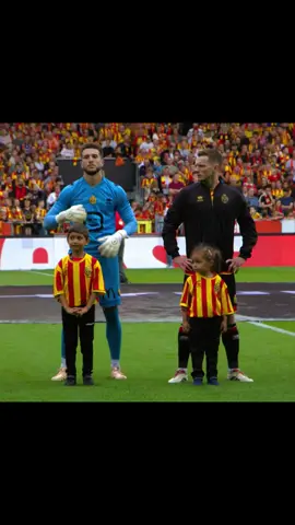 Met dank aan Bizzmedia mochten onze G-spelers 16/8 oplopen samen met de spelers tijdens de match KV Mechelen VS KAA Gent. En wij konden er bij zijn op de eerste rij voor de beste foto’s. Wat hebben ze dat super gedaan. Zie ze stralen. 💛❤️#trotsoponzekleuren #KVMG #fyp #fypシ゚ #foryou 