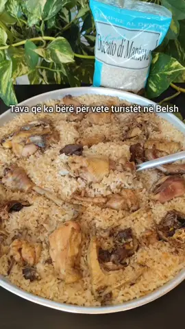 Nëse shkon në Belsh dhe nuk konsumon Kalastre me oriz në furrë nuk ka kuptim. Tava tradicionale e vendlindjes sime që ka bërë për vete turistët që vizitojnë Belsh-in 😊: 