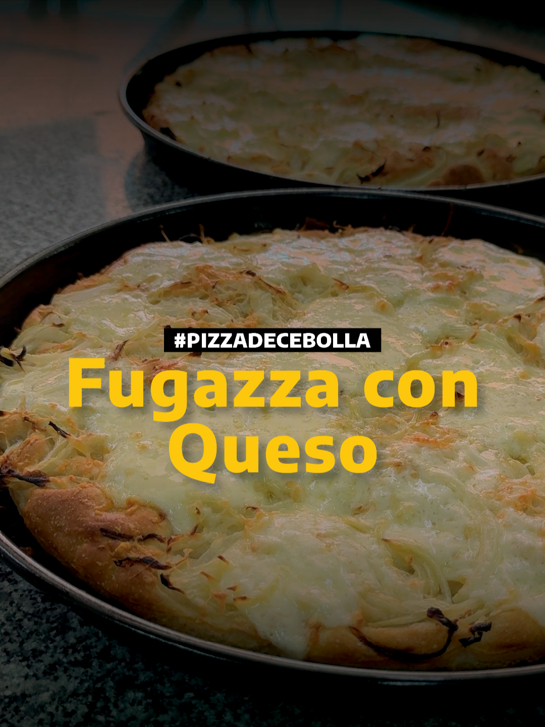 La Fugazza con Queso la Mejor Pizza de Cebolla . La Pizza Argentina que es viral en el mundo. 🇦🇷 Si buscás la auténtica Fugazza con Queso, es esta. Una base de masa alta y esponjosa, cebolla y la cantidad justa de muzzarella la convierte en una locura de sabor. Pero el secreto de la mejor Fugazza está en la cebolla... ¿cruda o cocida? Dejame tu opinión en los comentarios y te cuento cómo la hacemos nosotros para que quede perfecta. . #Fugazza #RecetaFugazza #PizzaArgentina #ComidaArgentina #PizzaViral #BuenosAires