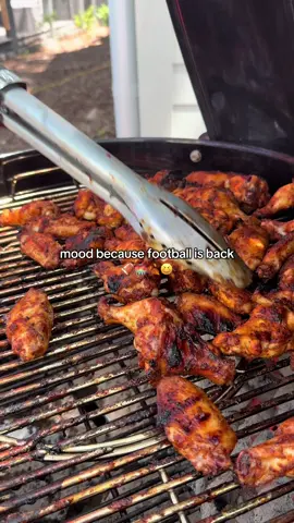 smells like football szn!!! #weber #webergrills #tailgating #football #fyp