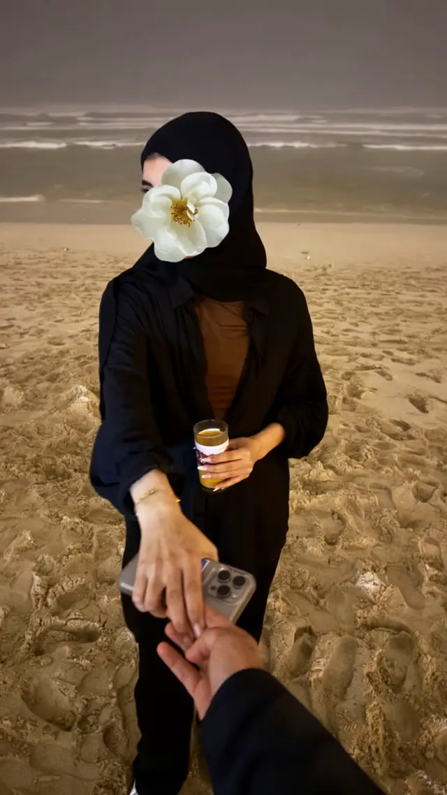 بس انا وياه و ثالثنا القمر❣️