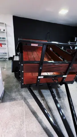 Apresentamos nossa carreta pronta pra rodar com qualidade e estilo: ✅ Comprimento: 200cm ✅ Largura: 120cm ✅ Altura: 50cm ✅ Feita com madeira nobre – resistente e bonita ✅ Emplacada no nome do cliente – sem dor de cabeça! ✅ Parcelamos em até 10x no cartão SEM JUROS 💳 🚛 Ideal pra quem valoriza segurança, acabamento e agilidade no transporte! Chama agora e garanta a sua! Carretinhas e Cia – Simplificando sua vida sobre rodas.
