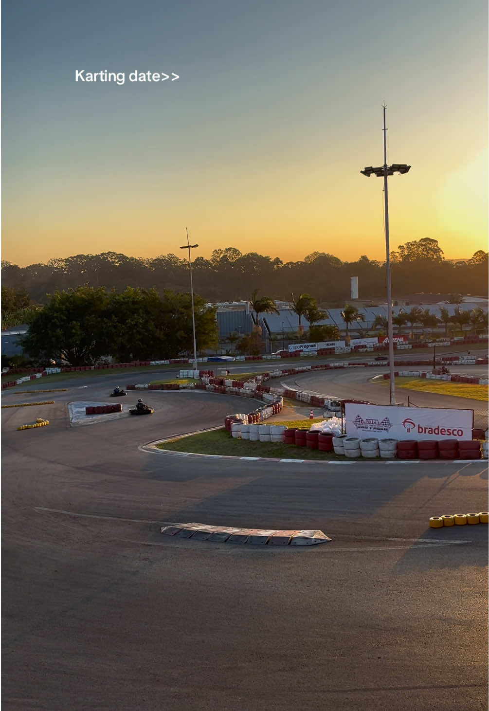 Lugar lindo (achei que era fácil andar de kart  #karting  📍Kartódromo Internacional Granja Viana