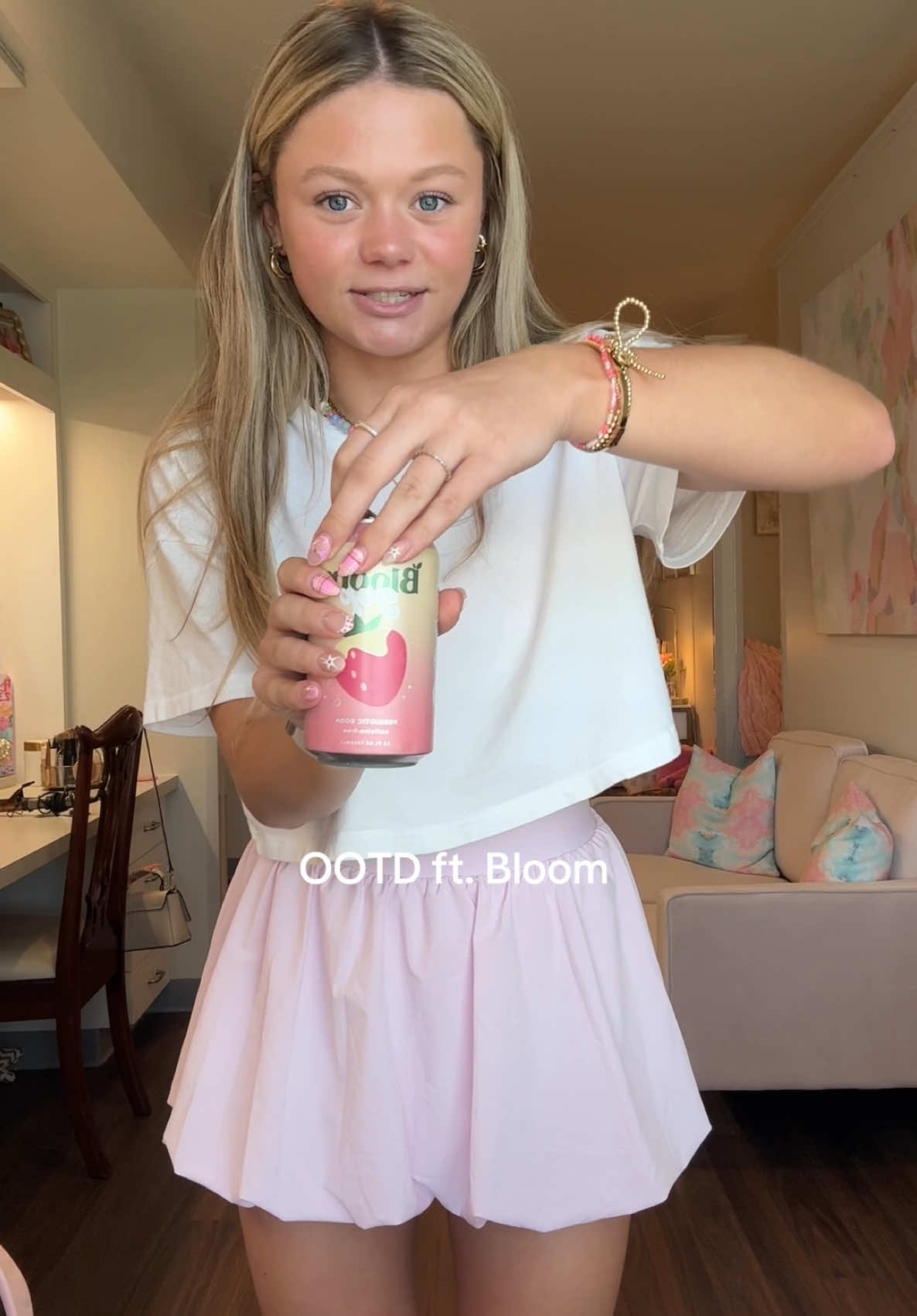 @Bloom Nutrition is the perfect addition to any outfit !! flavor recs? #bloompartner #bloompop #OOTD 