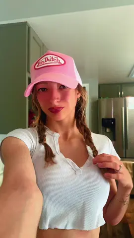 Love a good transition 🩷🌟 #vondutch #truckerhat