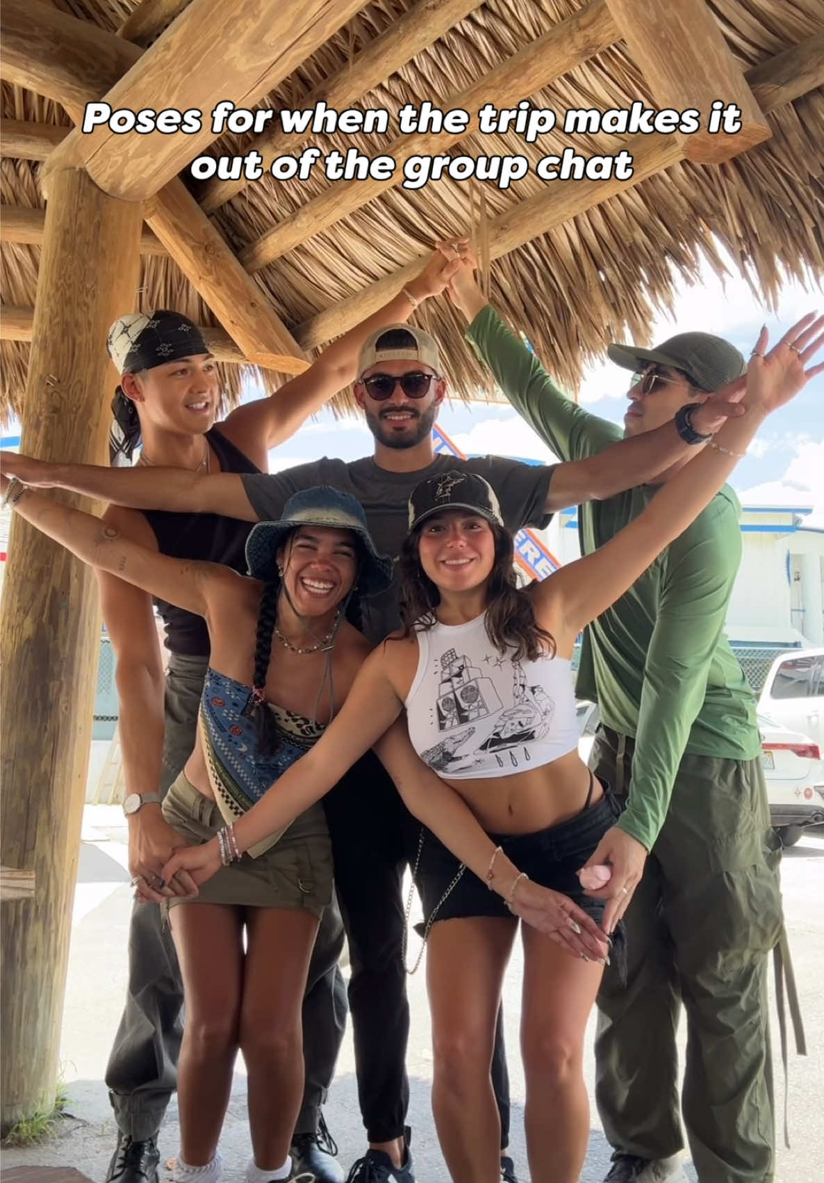 Hittin’ that 5 person pose ⭐️ Next time the group makes it out of the chat, try this pose 📸  #posingtips #posingideas #grouppicture #groupchat #thechat