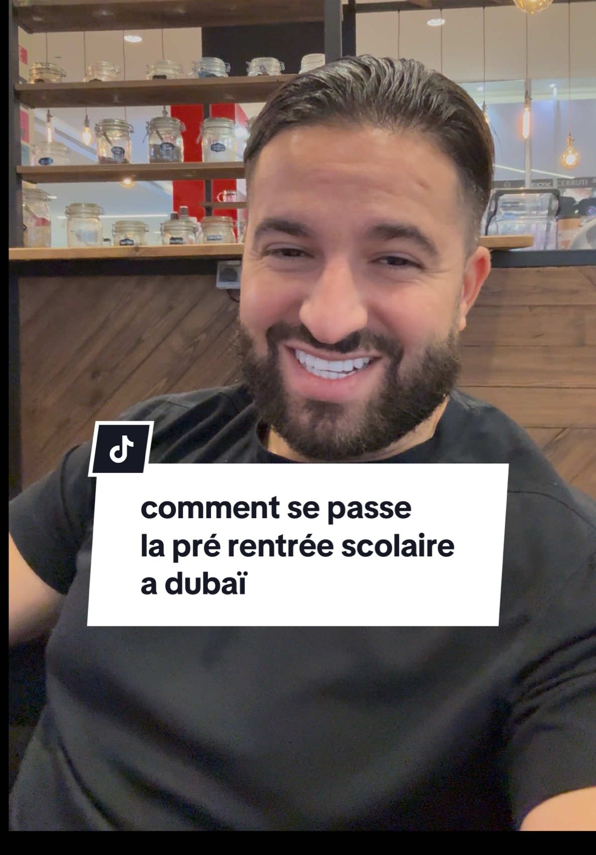 📚 Rentrée scolaire à Dubaï : comment ça se passe vraiment ? On vous emmène au Times Square Center pour découvrir comment les familles choisissent les fournitures et les uniformes scolaires. Ce système d’uniformes permet d’éviter les différences de style et limite les risques de harcèlement scolaire. Une rentrée organisée et sécurisée pour tous ! ➡️ Et vous, que pensez-vous des uniformes à l’école ? #RentréeScolaire  #ellington #ellingtonproperties #ellingtondubai #RentabilitéDubai 