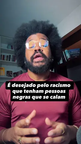 O auto-ódio é uma das heranças mais cruéis do racismo. ⠀ Ele não aparece só no espelho. Ele aparece nas relações mais simples. É quando a gente desconfia mais de outro negro do que de um branco. É quando a gente dá razão ao branco, mesmo errado, só porque parece mais confortável. É quando a gente trata outro negro com o mesmo gelo que um dia nos feriu. ⠀ Isso não é só escolha individual. É a lógica colonial nos ensinando que não é seguro se implicar, que é melhor se blindar, que o outro preto pode ser ameaça — nunca extensão. ⠀ E assim, de forma silenciosa, o auto-ódio racial se espalha como política afetiva.