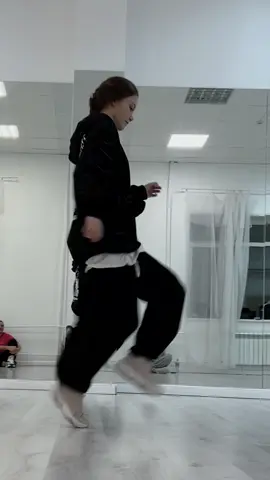 Again ☺️ 2023✨ #daliashuffle #shuffle #shuffledance #shuffledance2023 #shuffling #shuffleboard #shufflegirl #shuffledancer #shuffler #cuttingshapes #cuttingshapesworld #dance #music #prodancer #footwork #musicality 