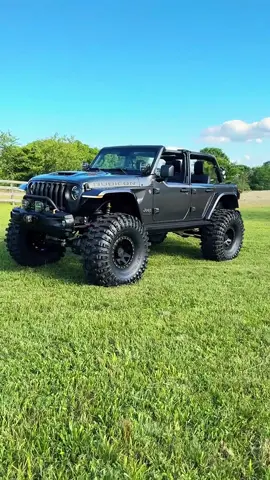 Jeep Wrangler 392! Guess the tire size 🛞 🎥 @392_4x4 #jeepwrangler392 #jeeps #wrangler #rubicon #hemi #jeepwrangler #jeeplife #jeeplove #oiiiiiiio #4x4 #beautiful #explore #explorepage #392_4x4 #nofilter #jeepers #instajeepthing #instadaily #reels #viral #trending #instagood #instagram #country #fyp #builtnotbought #gold #bronze #grey