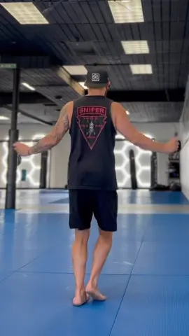 You ever nip the toes with the jump rope? Yup don’t mind me, just screaming on the inside 😂😂😂  #exercise #gym #comedy #jumprope #Fitness 