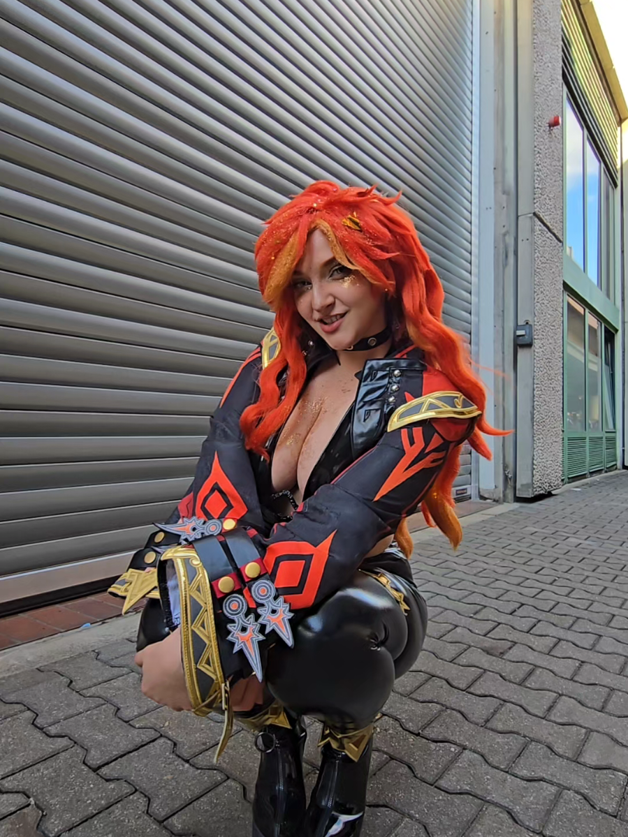 gamescom was really fun today!! will be there tomorrow (friday) as Varesa, feel free to say hi if you see me (and maybe even get free game rewards👀) #gamescom2025 #mavuikagenshinimpact #genshincosplay 