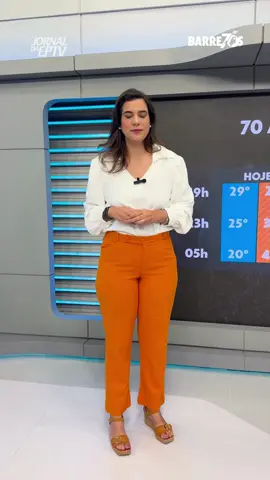 🌤🤠🐎 BARRETOS 70 ANOS: a festa promete, mas… e o tempo? 🤔 Quem vai curtir rodeio de dia e shows até a madrugada precisa ficar de olho na previsão, não é mesmo? 😎 📲 Hoje, nossa apresentadora Heloisa Zaruh fez um vídeo especial pra contar como fica o tempo nessa edição histórica da Festa do Peão de Barretos. Spoiler: por enquanto, nada de chuva! 👀🎉 @heloisazaruh #JornaldaEPTV #JornaldaEPTVRibeirão
