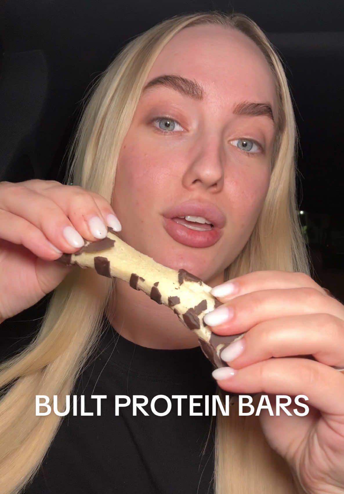 17G of protein in the chocolate coconut built puffy bars! 🥥🍫 #proteinbars #proteinsnack #highproteinmeals #highprotein 