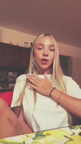 stare seduta composta a tavola è tosta da quando ne ho memoria 