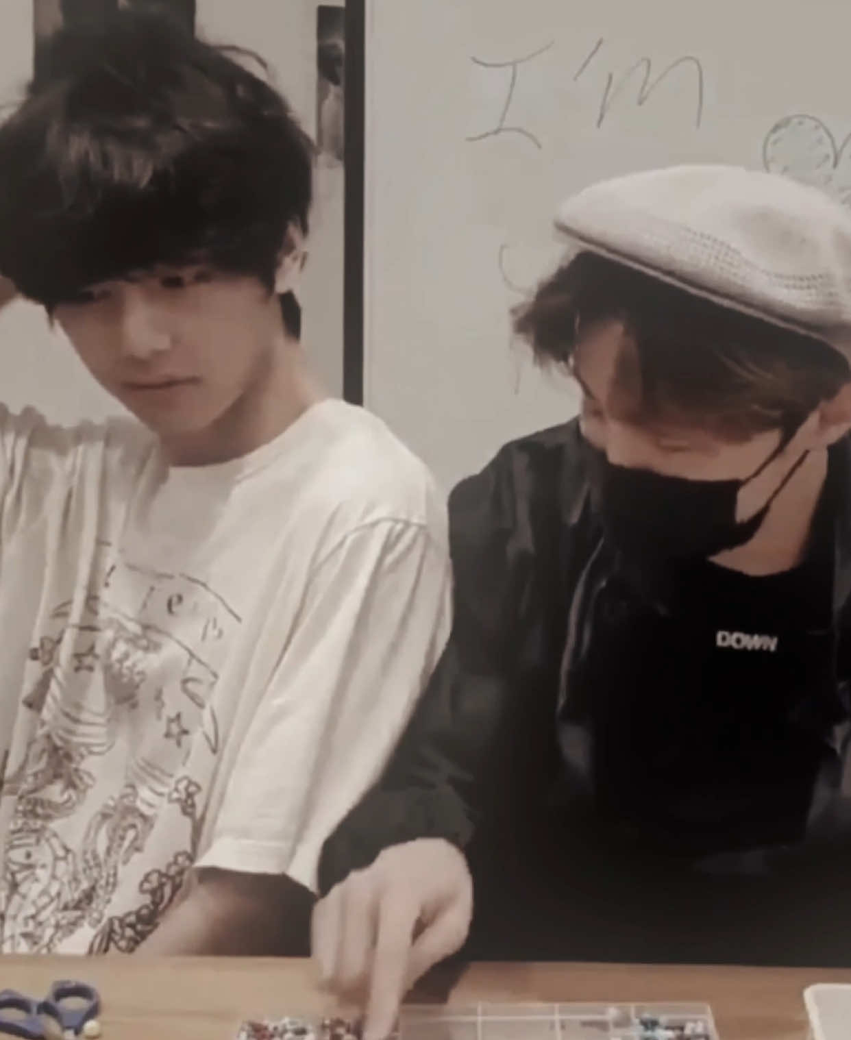 #VHOPE — videozinho pra pessoa que sempre me tira uma risada sincera independente do dia. ❤️ @sofis ★  | spc: me/pinterest | | cc: jiminbh | - #taehyung #jhope #btsarmy #foryou -