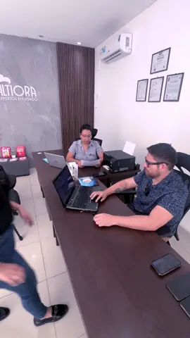 Nosotros le damos al cliente lo que pide. 😇#trend #fyp #oficina #ExpertosEnVisados 
