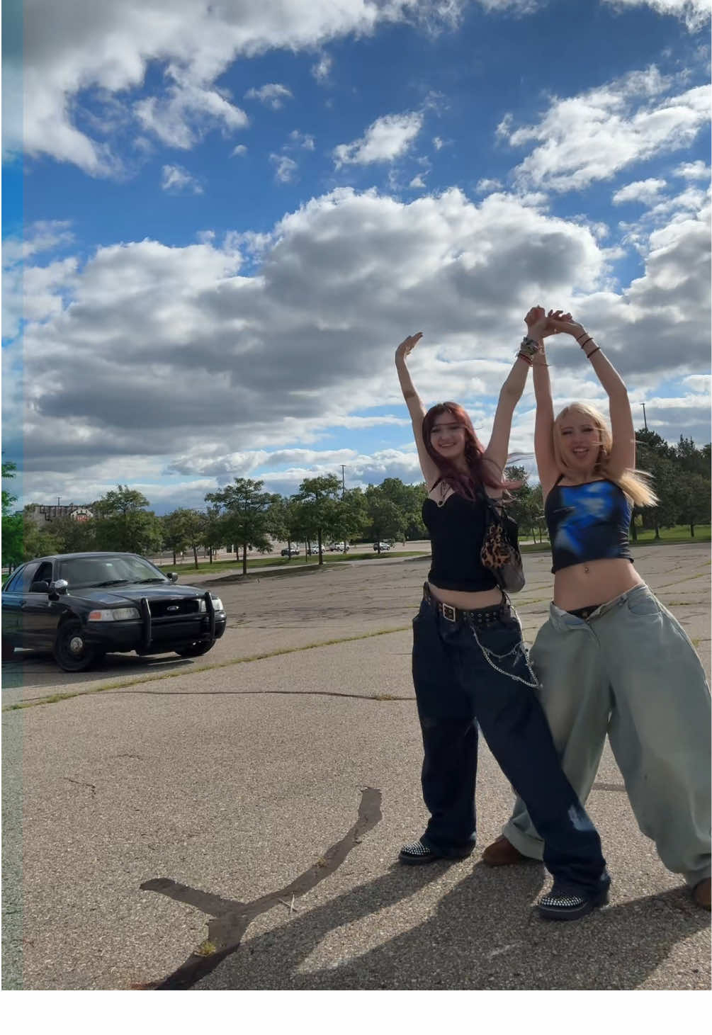 reunited wit twin #fyp #viral #relatable #4youpage #fitchecks 