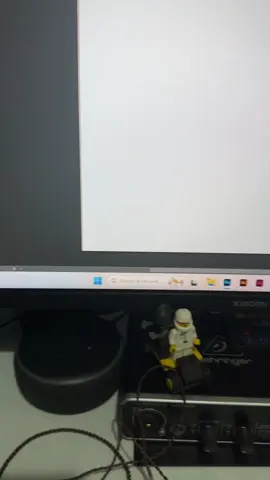 🎬 ¿Tu After Effects está en español y no encuentras los tutoriales? Con un simple truco puedes ponerlo en inglés creando el documento ae_force_english.txt. ✨ ¡Así todos los menús y atajos coinciden con los tutoriales! 🔥 #AfterEffects #MotionGraphics #DiseñoGráfico #TipsAE #AprendeConmigo