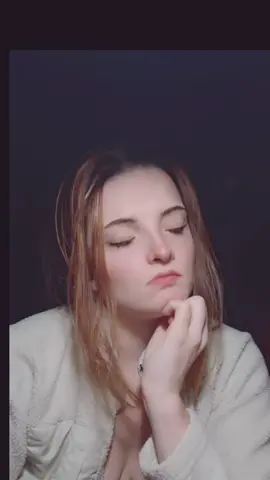 petit acting 🎭 tellement vrai  et profond ce moment ... et le plus triste c'est que ça ne se résume pas qu’a quelques minutes de films pour beaucoup d’entres ́nous...🥀