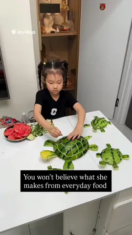 Talented young girl known for creating animal figures and imaginative sculptures from fruits, vegetables, and other everyday materials. She transforms ordinary produce into playful, creative artwork that delights and inspires audiences. Artist: YL3666888 / 老杨与小棉袄 on Douyin #art #food #talent #fyp 