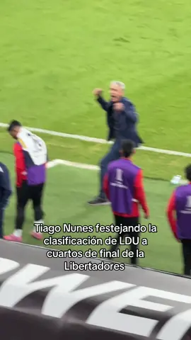 Liga de Quito se clasificó a cuartos de final de la Libertadores y así festejó Tiago Nunes, su DT 😱⚽️ #futbolecuador🇪🇨 #ligadequito #lduquito #futbolecuador #paratii 
