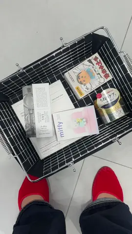 come restock some of my fav k-beauty products!  if you’re in Ottawa make sure to check out the new @LAMOUR Beauty & Life store at the Rideau Centre ✨ #popmart #kbeauty #lamourbeautylife #bbmcollabs 