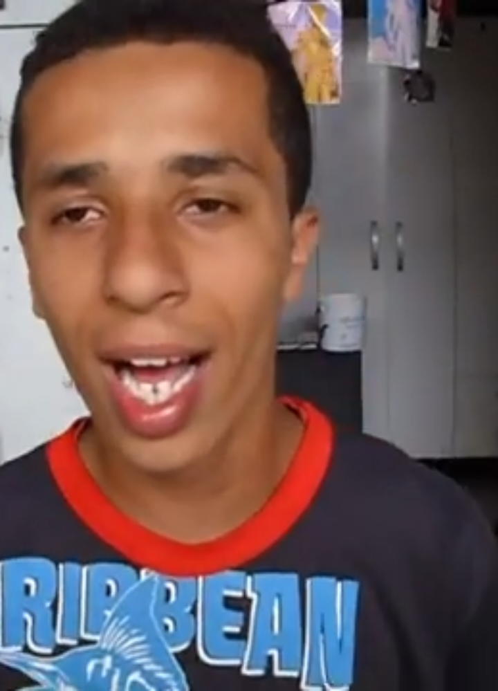 Mc Champions Cantando em Inglês Bruno Mars - Talking To The Moon.