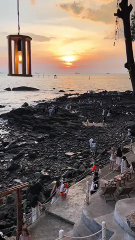 “Hãy tặng cho đời nhiều hơn những nụ cười, bởi đó là món quà giản đơn nhưng vô giá. Một nụ cười có thể khiến người khác vui cả ngày, cũng có thể khiến chính bạn mạnh mẽ hơn giữa muôn vàn thử thách.” 🌼 𝐎𝐀𝐒𝐈𝐒 𝐒𝐄𝐀 𝐂𝐎𝐅𝐅𝐄𝐄 & 𝐓𝐄𝐀  🌼 🚏Ɖ𝐂 : 1A Trần Phú , Phường Vũng Tàu , Thành Phố Hồ Chí Minh   ( cách cáp treo 700m )    ⏱️ Thời gian : 24/24 Hotline : 0827794599 #bienvungtau #hoanghon #viral  #caunoihay 