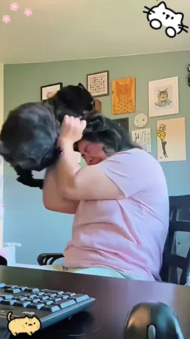 Does your cat suddenly attack you? If so ,under what circumstances does this usually hppen?#cat #fyp 