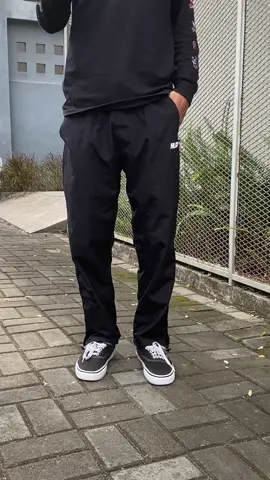 Trackpants jogger hooligans🔥 #rekomendasioutfit #outfitideas #outfitinspo #trackpants #joggerpants 