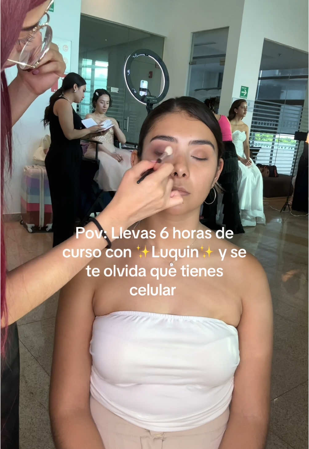 Es que las clases de @LUQUÍN MakeupArtist son oro puroooo✨✨ recomiendo totalmente la experiencia 😭 💞mi celular no existío en ese momento   te amo Luquin jajajsjs (chiste local) #makeupartist #maquillistaprofesional #humor 