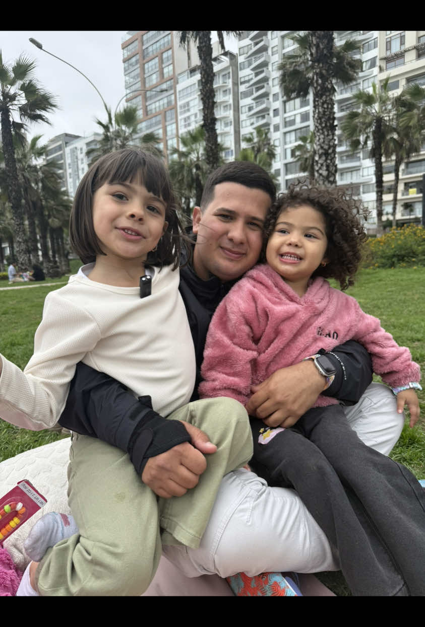 Al fin juntos ❤️ Les compartimos este momento tan lindo porque ustedes han estado con nosotros en muchos momentos y este no debía ser la excepción ☺️  #lasocurrenciasdenoah #reencuentros #papa #youtube #lasocurrenciasdenoah 