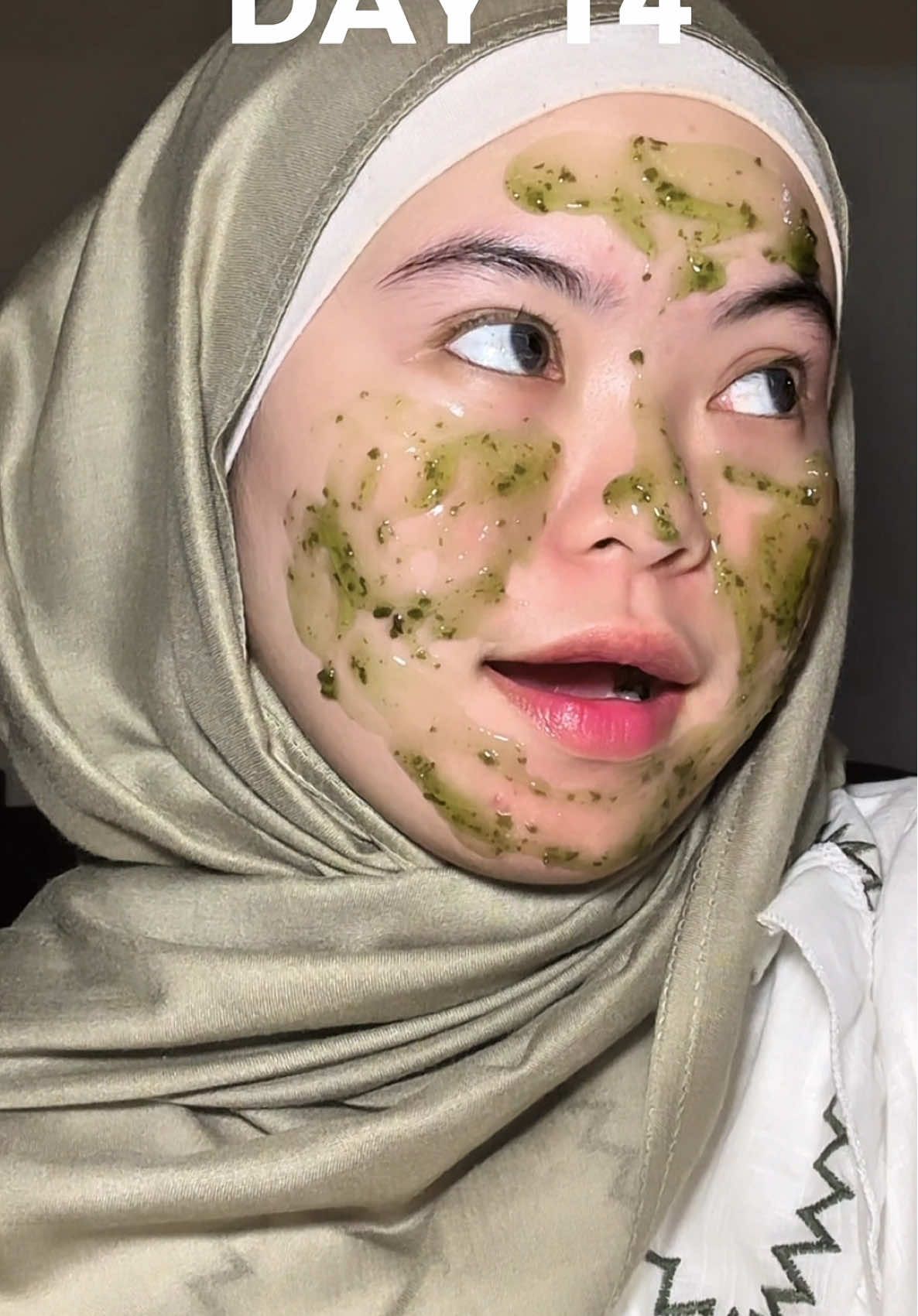 apply je G2G Mugwort Gel Mask ni sampai jadi toyol , confirm dapat glowing skin! 🥹💚 #mugwortgelmask #gelmaskviral #maskerviral 
