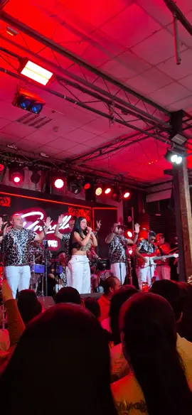 De momento no persigo ser feliz en un lugar... 🎶 #brunellatorpoco #sargentopimienta #salsa #honda #barranco 