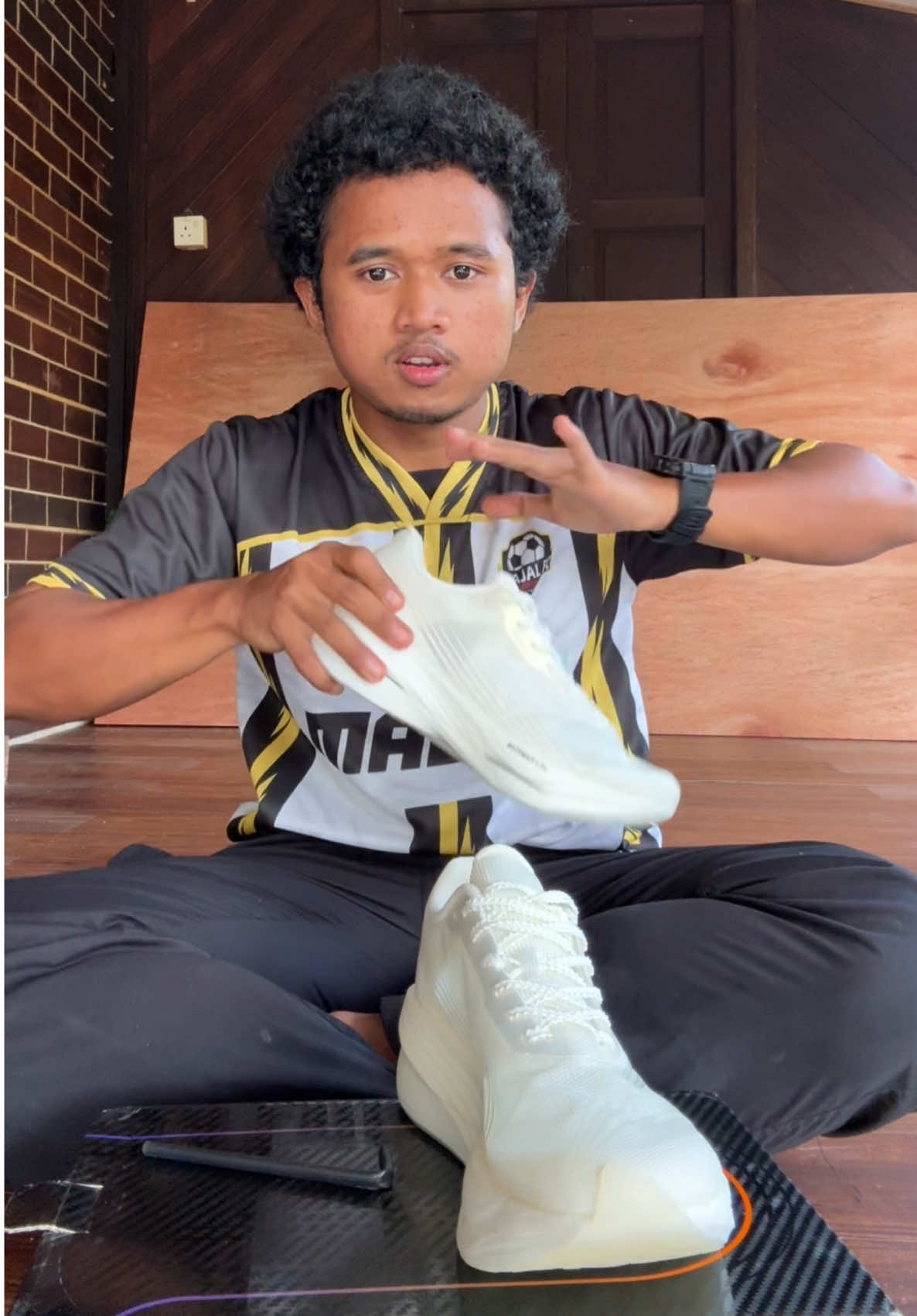 susah betul skrng nak jumpa kasut carbon bawah 200 ni! siapa yg dapat harga bawah tu korang kene grab teruss #kasutcarbon #361degrees #kasutrunning #Running #carbonplate 